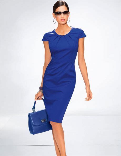 royalblaues kleid kombinieren